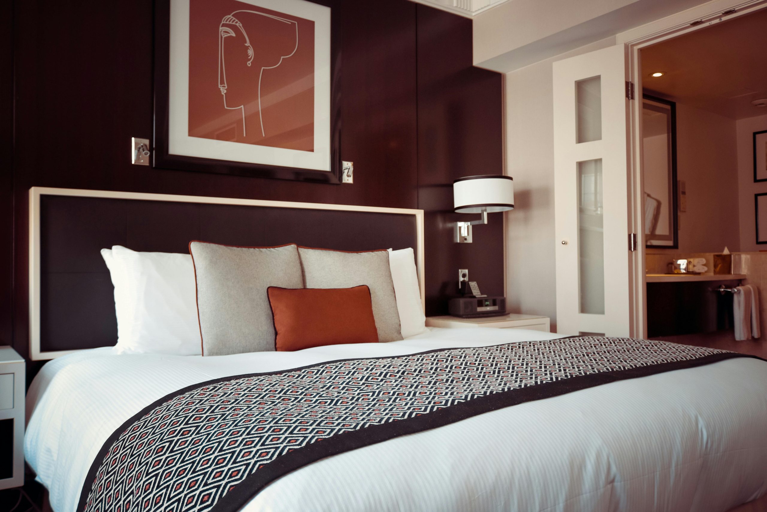What Makes Hotel Beds So Comfy Understanding Hotel Bedding Choices
